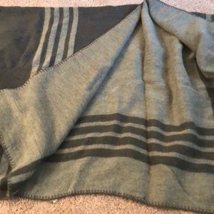 BB Dakota grey poncho